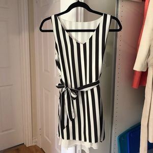Black & white mini dress with belt. Petite sized.